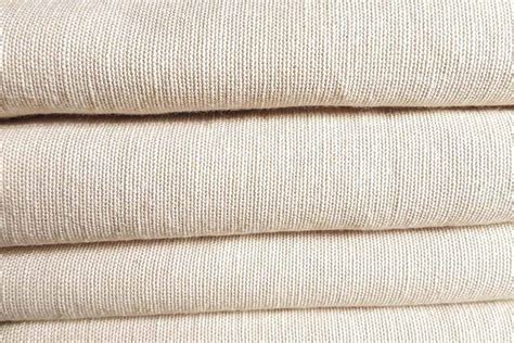 Bamboo Fibers: Un Material Durable et Biodégradable pour le Textile Moderne !