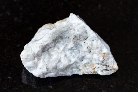  Barite: Un Minéral Indispensable à la Forage et aux Peintures Haute Performance !